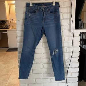 Gap Straight-Leg Curvy Distressed Jeans